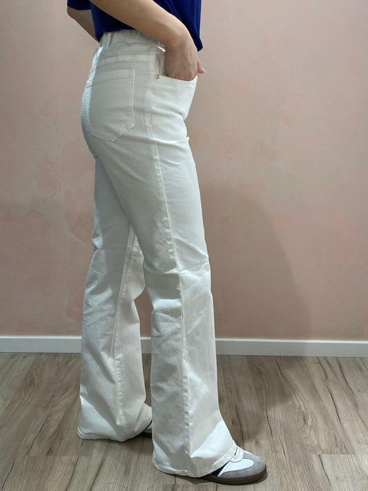 Jeans flare con tasche in Light Denim - Bianco