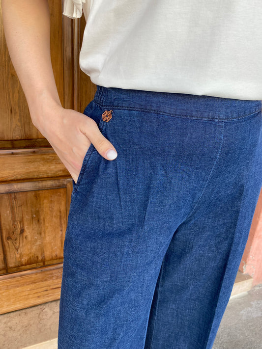 Jeans ampio alla caviglia con vita piatta in Super Light Denim
