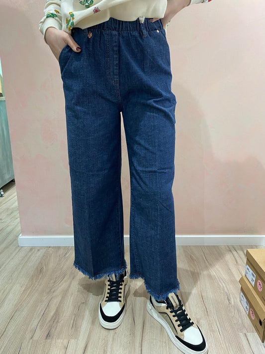 Jeans sfrangiato ampio alla caviglia in light Denim