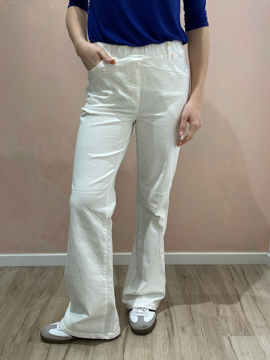 Jeans flare con tasche in Light Denim - Bianco