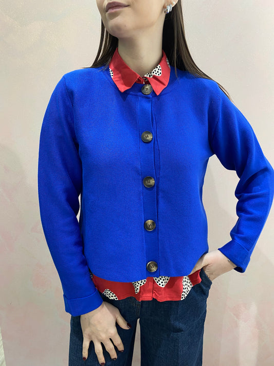 Cardigan blu in maglia con bottoni grandi