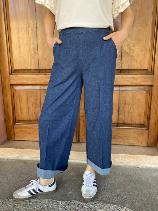 Jeans ampio alla caviglia con vita piatta in Super Light Denim
