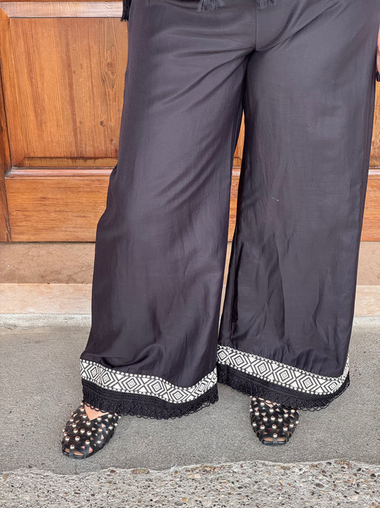 Pantalone Lokita – Ricamo sul Fondo, Tencel e Voile