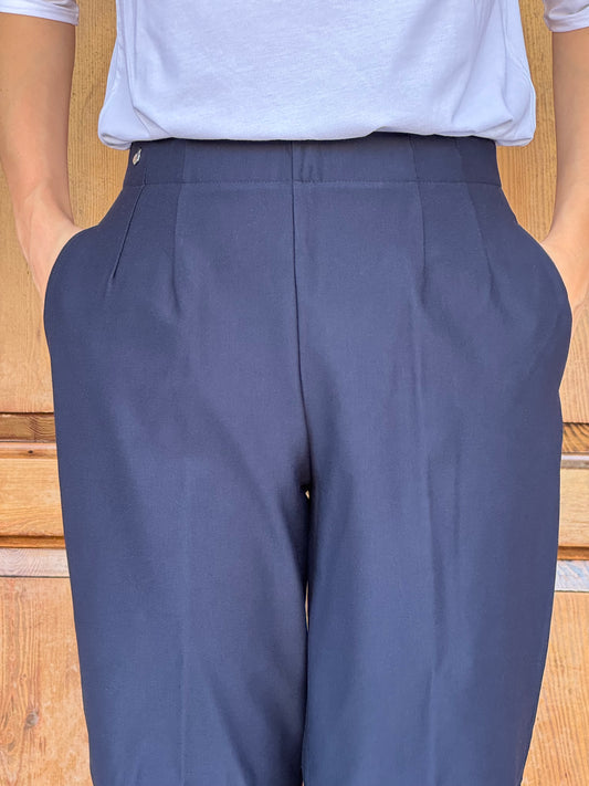 Pantalone a carota con tasche in tessuto Compact